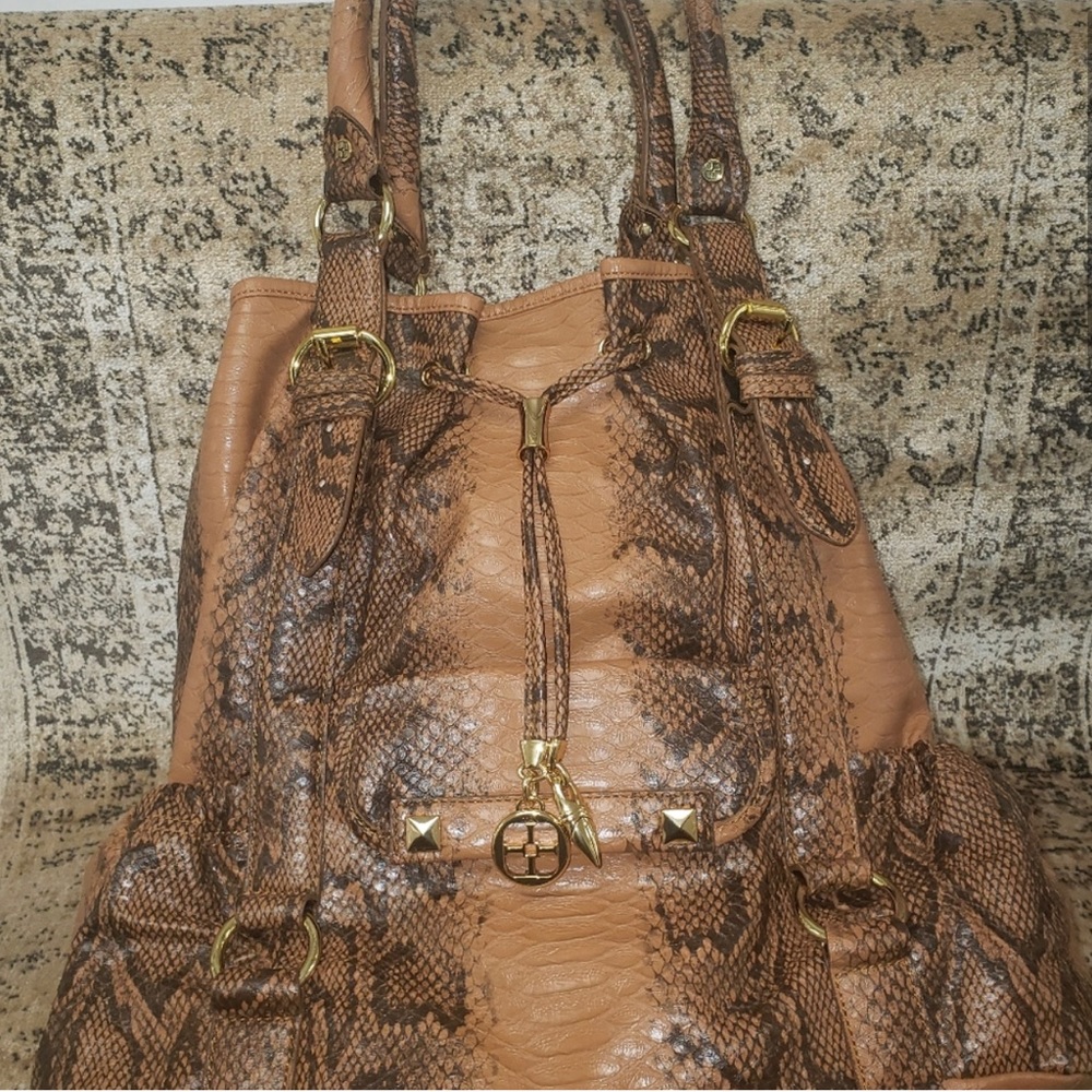 IMAN shoulder bag.